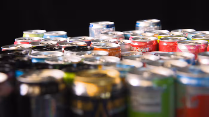 Boissons énergisantes : des effets stimulants immédiats, mais des risques sérieux à long terme
